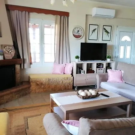 Villa Coastal Sea Charm - Sandi & Phil Home Nerotrivia
