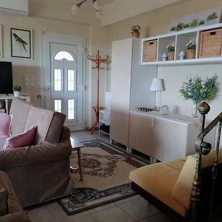 Villa Coastal Sea Charm - Sandi & Phil Home Nerotrivia