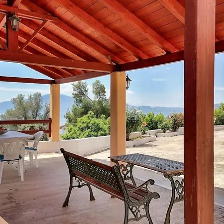 Coastal Sea Charm - Sandi & Phil Home Villa